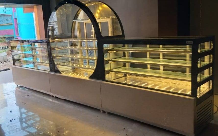 CAKE DISPLAY COUNTER